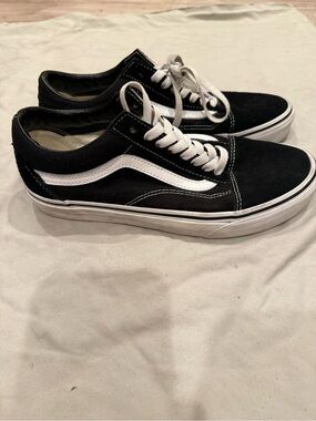 Vans Men's Black & White Old Skool Skate Sneakers